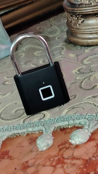 Lucchetto con impronta digitale