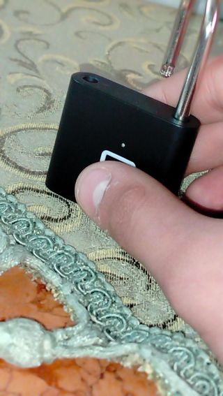 Lucchetto con impronta digitale