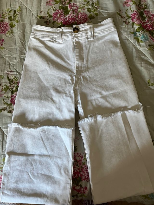 Pantalon vaquero campana de stradivarius