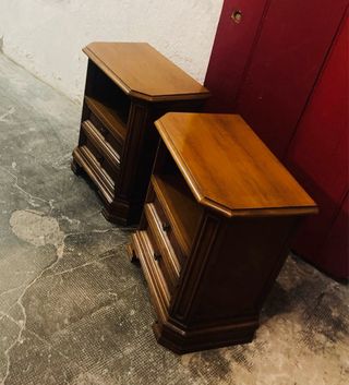 Antichi comodini in legno massello di noce