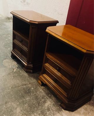 Antichi comodini in legno massello di noce