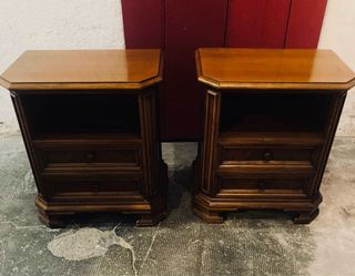 Antichi comodini in legno massello di noce