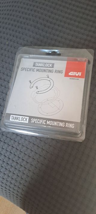 Tanklock Givi para Triumph street triple