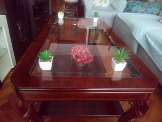 MESA DE SALÓN CON CRISTAL BISELADO