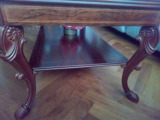 MESA DE SALÓN CON CRISTAL BISELADO