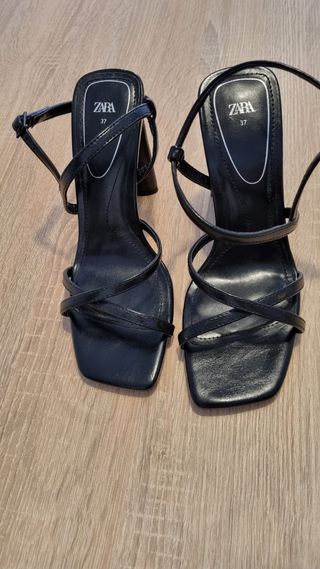 Zapatos negros de tacón