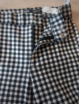Pantalón cuadros. Zara