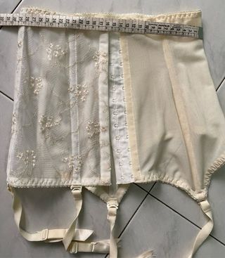 Lingerie  Vintage in pizzo con reggicalz