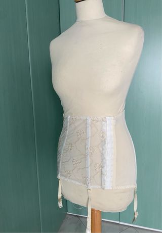 Lingerie  Vintage in pizzo con reggicalz