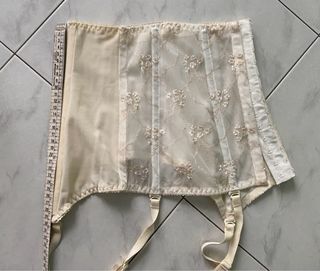 Lingerie  Vintage in pizzo con reggicalz