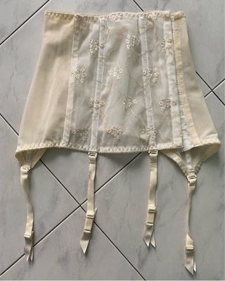 Lingerie  Vintage in pizzo con reggicalz