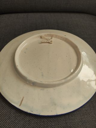 Antiguo plato Manises león con escudo