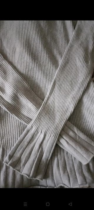 Due maglie leggere a collo alto