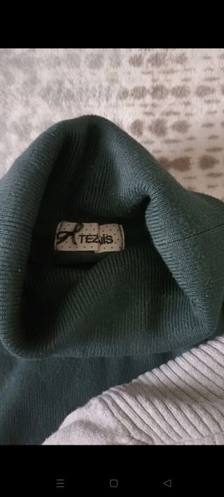 Due maglie leggere a collo alto