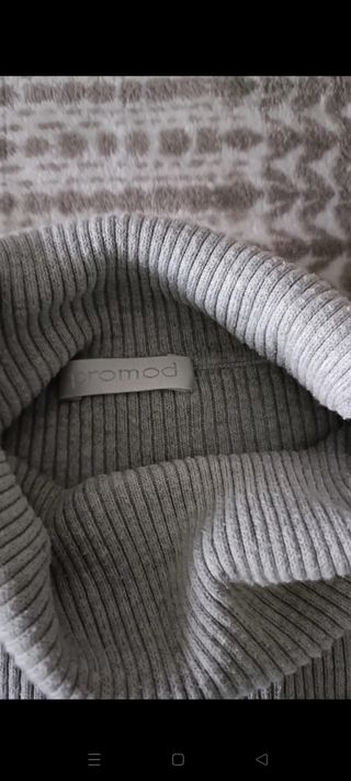 Due maglie leggere a collo alto