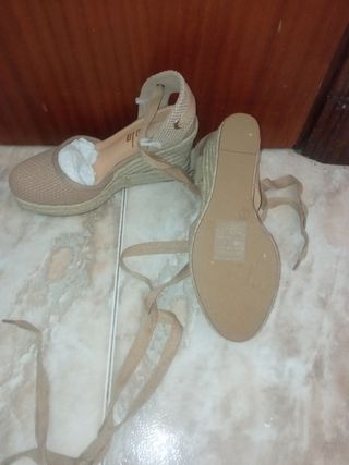 Sandalias de esparto con tacón