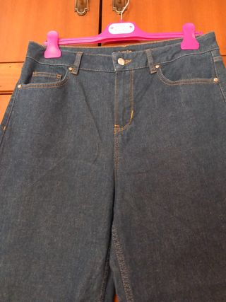 Pantalón vaquero Massimo Dutti.