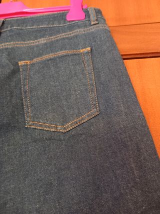 Pantalón vaquero Massimo Dutti.