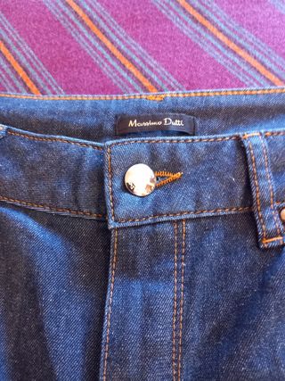Pantalón vaquero Massimo Dutti.