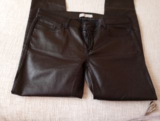 Pantalón encerado negro Mango 
