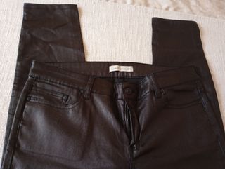 Pantalón encerado negro Mango 