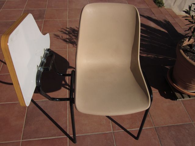Silla con escritorio extraíble