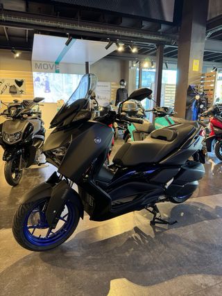YAMAHA XMAX 300 2024