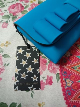 Pochette la fille des fleurs