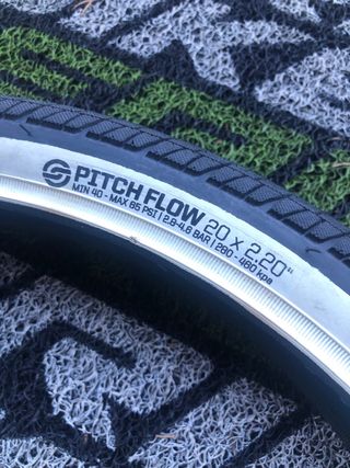 CUBIERTA BMX 20”