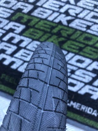 CUBIERTA BMX 20”
