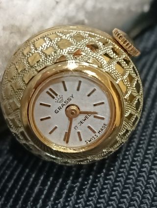 Grassy Único  y exclusivo. Reloj de    Libélula