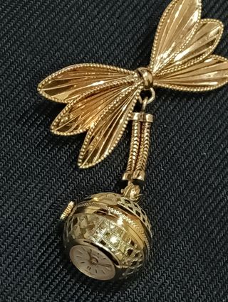 Grassy Único  y exclusivo. Reloj de    Libélula