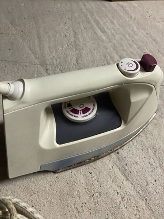 3 ferri da stiro funzionanti e accessori