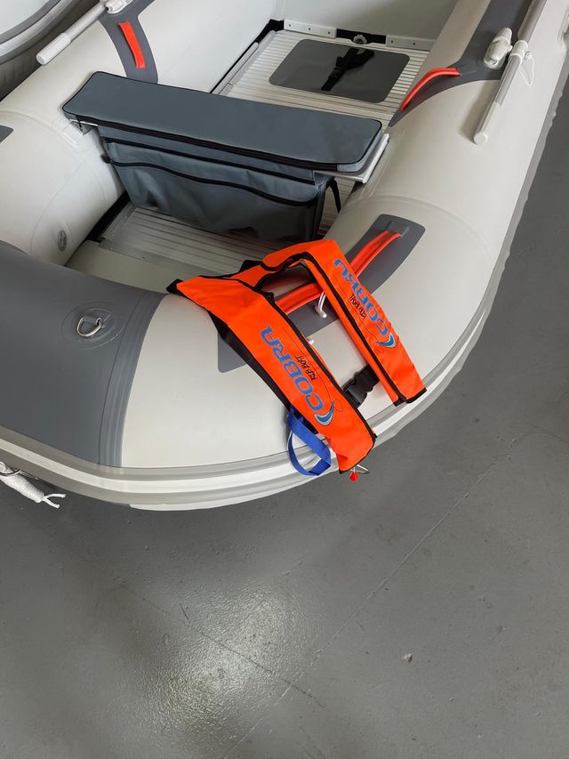 Embarcación neumatica Cobra 270