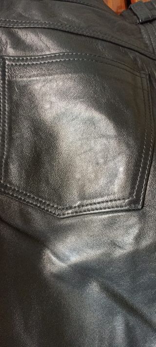 Pantalón negro de piel