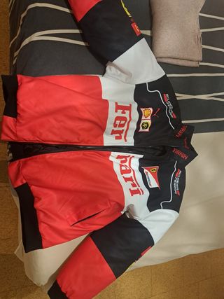 Ferrari F1. Chaqueta nueva