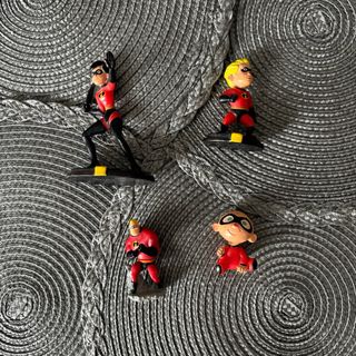 Muñecos distintas colecciones.