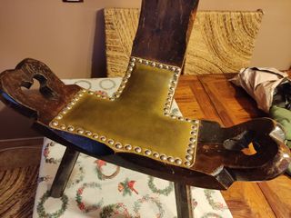 Silla Trípode Española Antigua