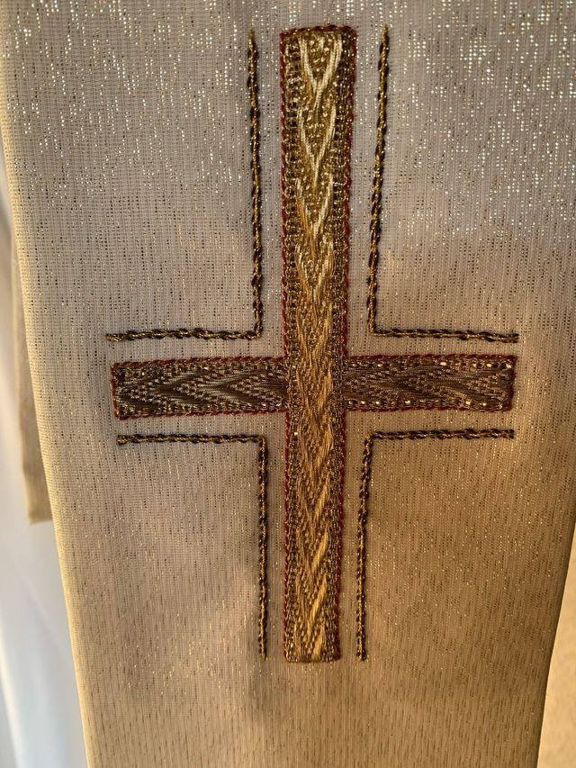 Casulla y estola bordada en oro