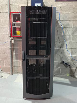 HP Enterprise Server Cabinet 42U – Deep (1000 mm)