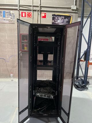 HP Enterprise Server Cabinet 42U – Deep (1000 mm)