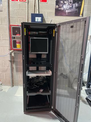 HP Enterprise Server Cabinet 42U – Deep (1000 mm)