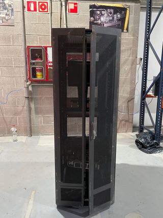 HP Enterprise Server Cabinet 42U – Deep (1000 mm)