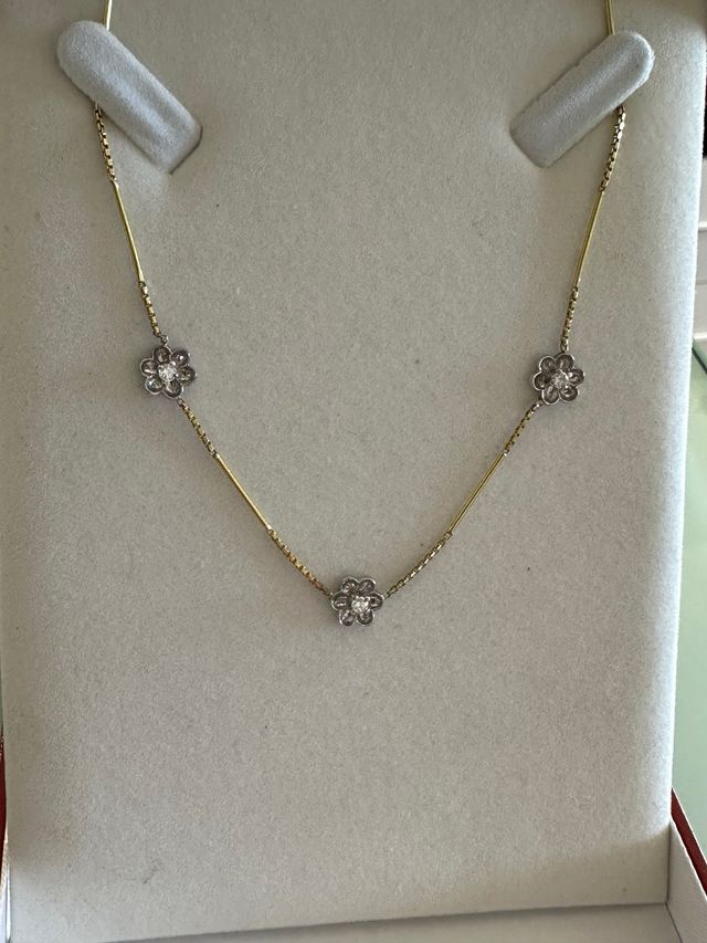 Collar 3 Rositas en oro 18k con Brillantes