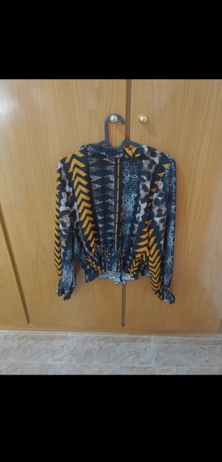 Blusa con parte inferior nido de abeja