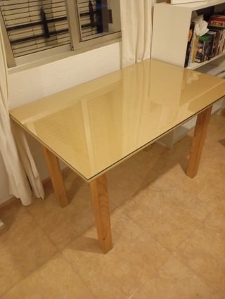 Mesa con cristal