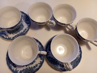 Tazze e piatti inglesi.