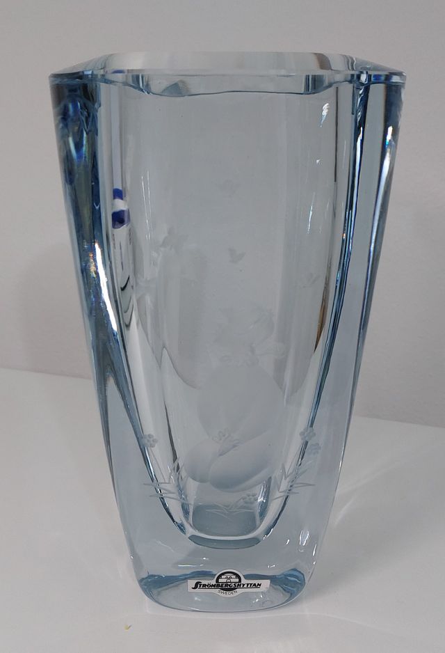 Stromberg Hytten  - Vaso con bambina e farfalle