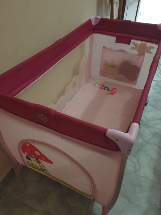 Parque cuna rosa perfecto