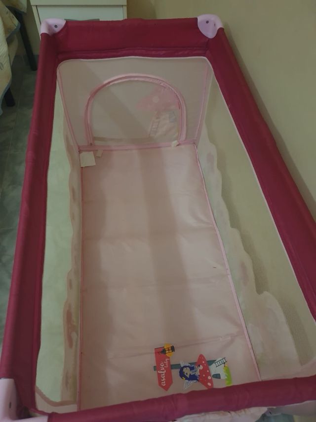 Parque cuna rosa perfecto